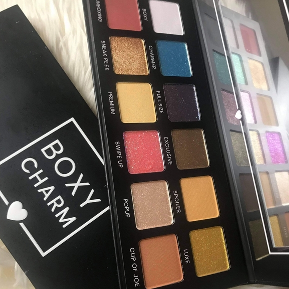 Eyeshadow Palette - Picture 2 of 3